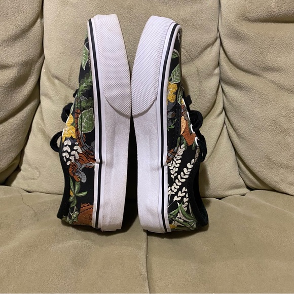 Vans Kids Shoes Disney jungle book 
In good used condition see photos - Picture 4 of 10